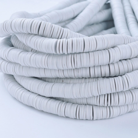 <p>Плоские круглые бусины - чипсы (диски, рондели heishi) ручной работы из полимерной глины (пластики). Бусины могут немного отличаться по форме и размеру. Оттенок может отличаться от фотографии. Цвет: светло-серый. Бусины довольно мягкие, гибкие, напоминают каучук. Цена за низку длиной около 43 см, около 350-400 бусин.</p>