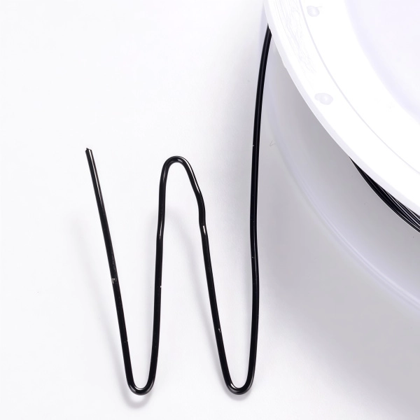 <p>Медная проволока с покрытием черного цвета. Используется для создания украшений, изготовления деревьев и цветов из бисера и камней, и прочих декоративных работ. Намотка может состоять из нескольких частей. Цена за катушку, примерно 8 метров.</p>