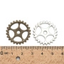 <p>Набор декоративных элементов - шестеренок из металлического сплава. Эти шестеренки могут также использоваться как подвески или соединительные элементы. Отлично подойдут для украшений в стиле стимпанк (steampunk). Возможные цвета: золото, бронза, медь, тибетское серебро. Оттенок может отличаться от фотографии и в разных поставках. Цена за 20 шестерёнок случайного цвета.</p>