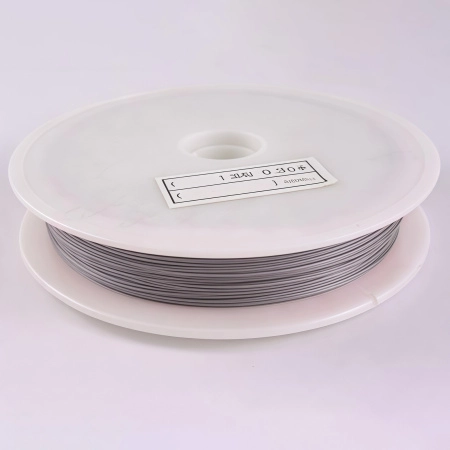 <p>Бюджетный вариант ювелирного тросика. Цвет стальной (темно-серый). Оттенок может отличаться от фотографии и в разных поставках. Толщина может отличаться от указанной на плюс-минус 0,05 мм. Цена за катушку около 60-70 метров. Тросик в катушке может состоять из нескольких кусков.</p>