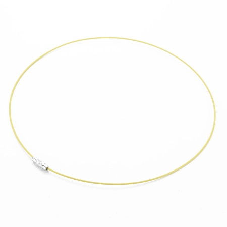 <p>Довольно жесткая основа для колье (чокер) с закручивающимся замком. Сделана из стали с пластиковым покрытием. Цвет основы желтый, цвет замочка темно-серебристый. Оттенок может отличаться от фотографии. Длина 45 см, толщина тросика - 1 мм. Цена за 5 шт.</p>