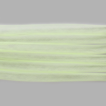 <p>
 Бижутерная сетка-рукав, сплетена из пластиковых зеленых нитей. Толщина может отличаться от заявленной на +-1.5 мм. Оттенок может отличаться от фотографии и в разных поставках. Растягивается. По возможности, продается цельным куском, однако, может поставляться несколькими отрезами. Цена за 5 метров.  
</p>