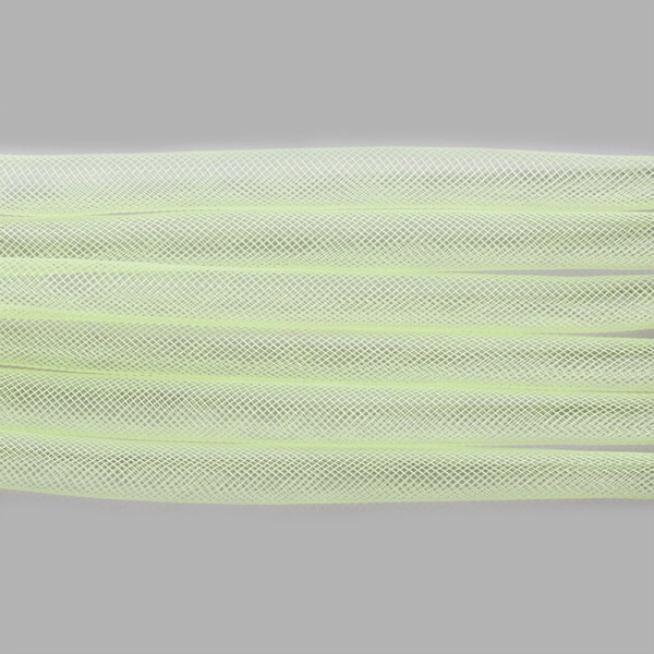 Бижутерная сетка-рукав, 15мм, салатовая, 5 метров <p>
 Бижутерная сетка-рукав, сплетена из пластиковых зеленых нитей. Толщина может отличаться от заявленной на +-1.5 мм. Оттенок может отличаться от фотографии и в разных поставках. Растягивается. По возможности, продается цельным куском, однако, может поставляться несколькими отрезами. Цена за 5 метров.  
</p>