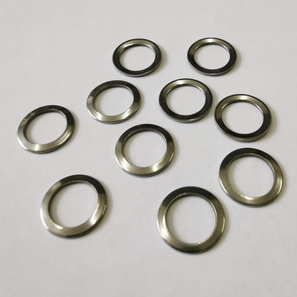 Коннектор, 15х1.2мм, кольцо гладкое, базовый материал - нержавеющая сталь, без покрытия, 10 шт. <p>Не темнеющая фурнитура для бижутерии из нержавеющей стали (марка 304: не окисляется, не облезает). Соединительный элемент - лаконичное кольцо. Также можно использовать как декоративный элемент при работе с сутажем. Края не очень гладкие, отверстие может быть сделано не четко по центру, а с небольшим смещением. На поверхности возможны царапинки, щербинки. Оттенок может отличаться от фотографии. Обратите внимание на фотографию - кольца слегка вогнутые. Цена за 10 шт.</p>