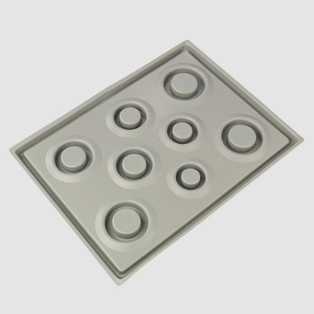 <p>Серая пластиковая доска для сборки браслетов (планшет для сборки украшений) с флоковым покрытием. На доске имеются 8 круглых лунок с бороздками от 13 до 20 см: подойдет как для детских, так и для взрослых браслетов. Лунки довольно глубокие, в них можно положить бусины и фурнитуру. Цена за 1 доску.</p><p>ВНИМАНИЕ: возможны потертости и пятнышки на покрытии.</p>