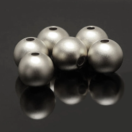 <p>Качественная корейская фурнитура класса люкс. Тяжёленькая среднеразмерная родированная металлическая бусина шарик. Диаметр отверстия - около 1-1.2 мм. Материал латунь, покрытие - родий. Оттенок может отличаться от фотографии и в разных поставках. Степень матовости может отличаться у разных бусин. На покрытии возможны небольшие пятнышки. Производство: Южная Корея. Цена за 2 бусину.</p>