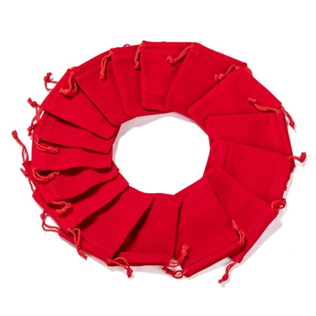 <p>Подарочный мешочек из красного бархата (велюра), оттенок может отличаться от фотографии. Мешочки могут немного отличаться по форме и размеру, быть слегка помятыми. Цена за 10 шт.</p>