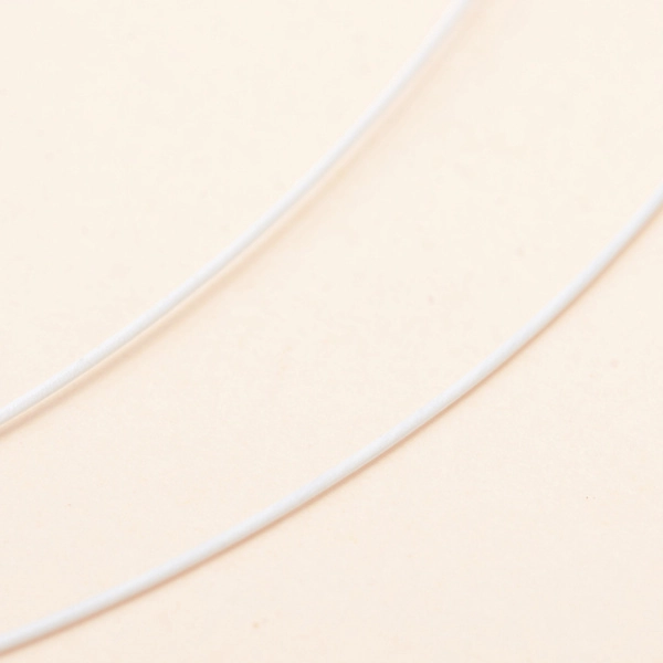 <p>Ювелирный тросик (ланка), сталь с непрозрачным пластиковым покрытием. Цвет белый. Толщина может отличаться от указанной на плюс-минус 0,05 мм. Цена за катушку около 50 метров.</p>