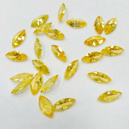 Ювелирный кристалл из фианита, 5х2.5мм, форма челнок, желтый, 1 шт. Ювелирный кристалл из фианита, 5х2.5мм, форма челнок, желтый, 1 шт.