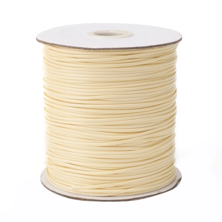 Шнур синтетический вощеный, полиэстеровый, около 1.5мм, кремовый, 10 метров <p>Плетеный синтетический шнур, цвет кремовый (бледно-желтый). Оттенок может отличаться от фотографии и в разных поставках. Размер шнура может немного отличаться от заявленного. К этому шнуру лучше брать концевики с внутренним диаметром 1.8-2 мм: в меньший концевик шнур может быть сложно вставить из-за распушенного кончика. По возможности, продается цельным куском, однако, может поставляться несколькими отрезами. Цена за 10 метров.</p>
