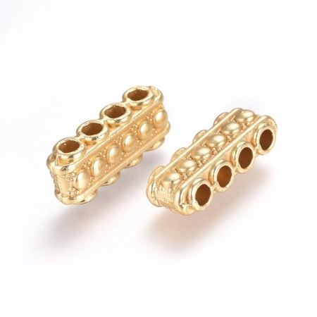 <p>Двусторонний прямоугольный разделитель для многорядных браслетов или колье. На четыре отверстия. Разделитель подходит для бусин до 4 мм включительно (расстояние между отверстиями составляет около 4 мм). Под золото. Оттенок может отличаться от фотографии и в разных поставках. Цена за 2 шт.
</p>