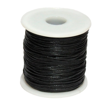 <p>Вощеный шнур, цвет черный. Толщина 1±0,2 мм. По возможности, продается цельным куском, однако, может поставляться несколькими отрезами.  Оттенок может отличаться от фотографии и в разных поставках. По возможности, продается цельным куском, однако, может поставляться несколькими отрезами. Цена за 20 метров.</p>