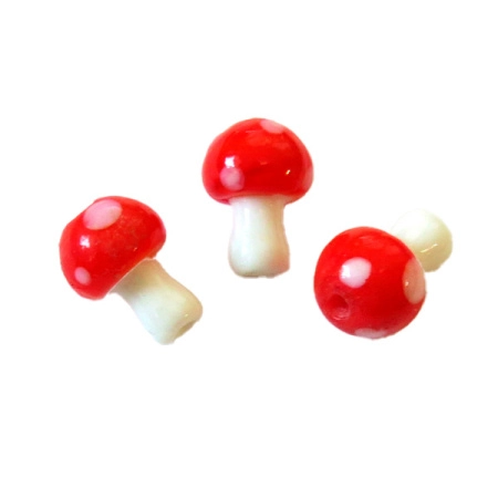 <p>Бусины ручной работы в форме грибов-мухоморов из цветного стекла. Бусины сделаны на горелке в технике лампворк (lampwork). Диаметр отверстия может варьироваться от 0.8 до 2 мм и быть разным с разных сторон бусины. Так как грибочки сделаны вручную, форма каждой бусины уникальна. Также бусины могут отличаться по цвету и размеру. Отверстие может быть не очень аккуратным. Возможны жёлтые и тёмные вкрапления, наплывы, неровности. Все эти несовершенства делают грибы более натуралистичными. Цена за 10 бусин.</p>