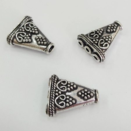 Соединитель-переходник, 20.5х17.5х8мм, Индия, треугольный, Бали с сердечками, с тремя отверстиями, базовый материал - латунь, посеребренный с чернением, 1 шт., УЦЕНКА Соединитель-переходник, 20.5х17.5х8мм, Индия, треугольный, Бали с сердечками, с тремя отверстиями, базовый материал - латунь, посеребренный с чернением, 1 шт., УЦЕНКА