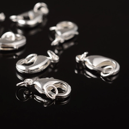 Застежка, 15х9мм, карабин с соединительными колечками, базовый материал - латунь, серебристый, 2 шт. <p>Замочек - карабин серебристого цвета. Оттенок может отличаться от фотографии. В комплекте два неразъемных соединительных колечка. На покрытии возможны небольшие потертости и пятнышки. Цена за 2 шт.</p>