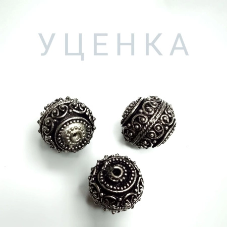 <p>Очень эффектная металлическая бусина - шарик с филигранным восточным орнаментом. Ручная работа, покрытие - серебро 925 пробы.
Отлично подходит для украшений в стиле трайбл, бохо, этника.
Диаметр отверстия около 1.3 мм. Производитель - Индия. Цена за 1 шт.</p>