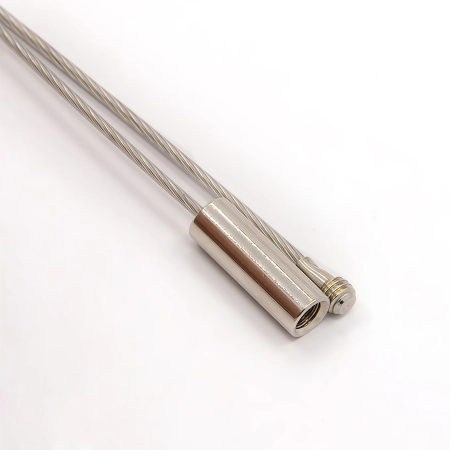 <p>Жесткая основа для колье (чокер) с закручивающимся замком. Возможны небольшие царапинки, пятнышки и неровности на замке. Цвет темно-серебристый. Оттенок может отличаться от фотографии. Длина 45 см, толщина тросика - 1 мм. Цена за 5 шт.</p>