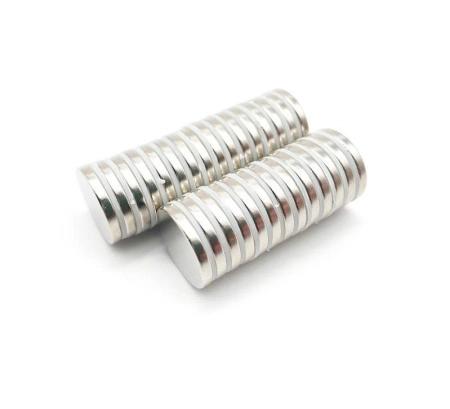 <p>Основа для изготовления магнитов на холодильник из полимерной глины, ткани, фетра и любых других материалов. Также, взяв 2 магнита и задекорировав их по Вашему желанию, можно создать брошку с необычным креплением. Магниты неодимовые, очень сильные. Сила сцепления - около 1700 грамм. Размер может немного отличаться от заявленного. Цена за 5 шт.</p><p>Важно! Работая с магнитным диском, нужно помнить, что при неправильной эксплуатации можно нанести вред своему здоровью или испортить другие предметы.</p>