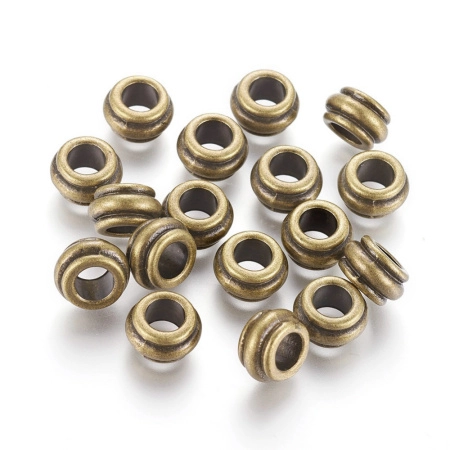 <p>Металлическая евро-бусина гладкая рондель с двумя бороздками. Подходит для браслетов в стиле Пандора (Pandora). Диаметр отверстия около 6 мм. Изготовлена из бижутерного сплава с покрытием под бронзу с чернением. Оттенок может отличаться от фотографии и в разных поставках. Цена за 10 шт.</p>