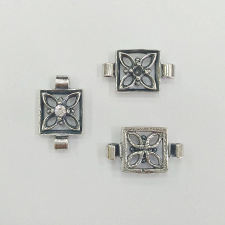 Коннектор, 15х9х3.5мм, квадрат с цветком, со слотом для кристалла, базовый материал - латунь, посеребренный с чернением, 2 шт.