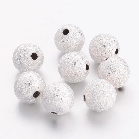 <p>Латунная бусина с покрытием звездная пыль (stardust) серебристого цвета. Также такие бусины называют "сахарный шарик" или "бусина с сахарным покрытием". Диаметр отверстия - около 1.3 мм. Оттенок может отличаться от фотографии и в разных поставках. Цена за 10 шт.</p>

<p>УЦЕНКА: наплывы металла, пятна, матовый либо желтоватый налёт на покрытии, вмятины и прочие неровности; отверстия бусины могут быть сделаны неаккуратно.</p>