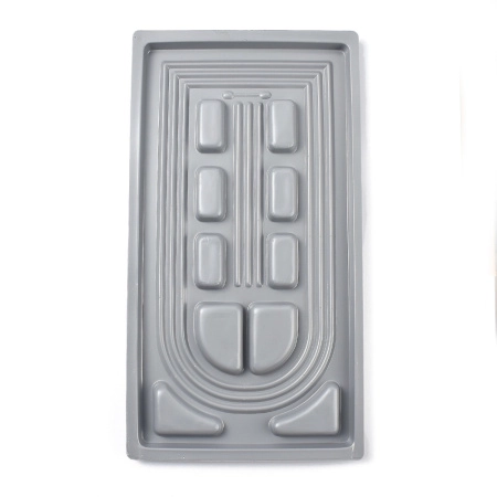 <p>Серая трехполосная пластиковая доска для сборки бус (планшет для сборки украшений) с флоковым покрытием. Разметка в дюймах. Подходит для сборки длинных украшений и браслетов. В вес товара включен вес упаковки. Оттенок может отличаться от фотографии и в разных поставках. Цена за 1 доску.</p><p>ВНИМАНИЕ: на покрытии возможны небольшие пятнышки, потертости.</p>