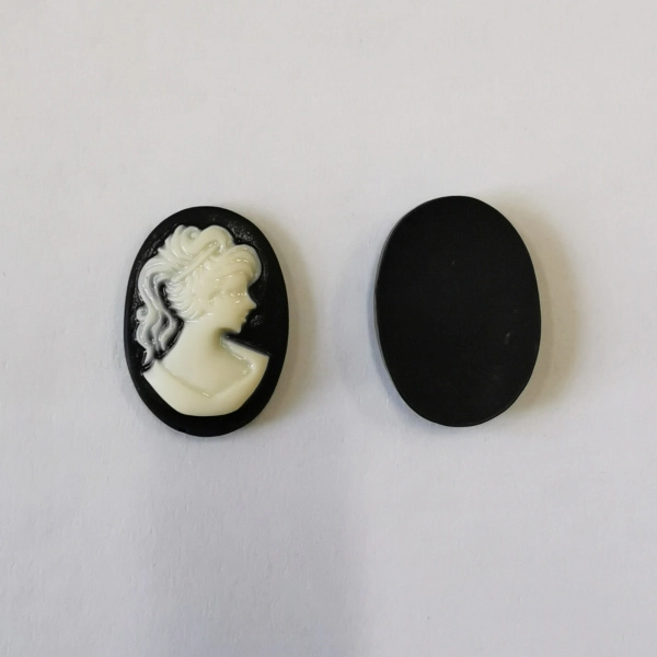 <p>Бюджетная акриловая камея с изображением девушки. Камеи могут немного отличаться по цвету и рисунку. В один заказ мы стараемся класть одинаковые камеи. Производство - Китай. Цена за 10 шт.</p>
