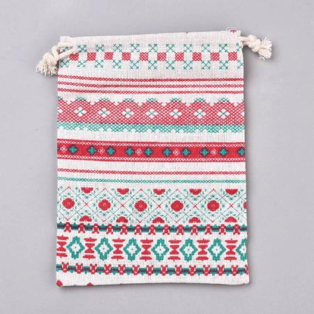 <p>Текстильный подарочный мешочек в эко-стиле, натурального цвета с орнаментом в славянском стиле. На некоторых мешочках есть надпись Handmade (переводится как ручная работа). Отлично подойдет для упаковки украшений в экостиле. В мешочек вставлена веревочка льняного цвета для завязывания. Мешочки могут быть немного мятыми и слегка отличаться по форме и размеру. Принт на мешочках может отличаться от представленного на фотографии. Цена за 2 шт.</p>
