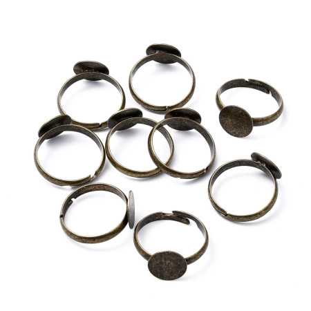 <p>Основа для кольца с платформой 10 мм цвета античной бронзы. Оттенок может отличаться от фотографии и в разных поставках. Размер регулируется. Цена за 5 шт.</p><p>Внимание: платформа может быть смещена относительно центра, припаяна под небольшим наклоном. На платформе сзади может быть виден припой.</p>