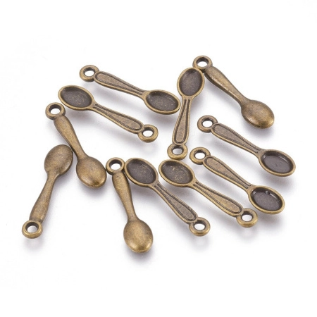 <p>Объемная подвеска в форме ложечки. Базовый материал - цинковый сплав с бронзовым покрытием. Оттенок может отличаться от фотографии и в разных поставках. Могут немного отличаться по форме и размеру петельки. Цена за 1 шт.</p>