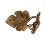 <p>Крупная эффектная застежка-тогл в форме виноградного листа с гроздью ягод винограда. Под античную бронзу. Оттенок может отличаться от фотографии и в разных поставках. Цена за 5 шт.</p>