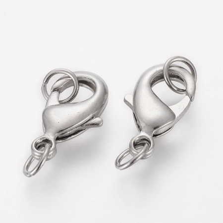 <p>Карабин стального цвета. В комплекте - два неразъемных соединительных колечка диаметром около 5 мм. На покрытии могут быть небольшие пятнышки, неровности и царапинки. Оттенок может отличаться от фотографии и в разных поставках. Цена за 2 шт.</p>