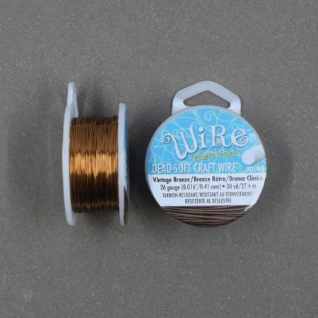 <p>Качественная не темнеющая бронзовая проволока для создания украшений и других видов рукоделия. Марка Wire elements (ребрендинг марки Craft Wire pro-quality), цвет - устойчивая к потемнению винтажная бронза (VINTAGE BRONZE tarnish-resistant). Оттенок может отличаться от фотографии. Базовый материал - медь. Толщина 26 gauge (около 0,405 мм). Удобная катушка с накладкой-фиксатором, предотвращающей самопроизвольное разматывание проволоки. Произведена в Пакистане для американской компании Bead Smith. Намотка может состоять из нескольких частей. Цена за катушку 30 ярдов (около 27.4 метров).</p>