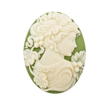 Камея акриловая, 40х30мм, девушка с виноградом, слоновая кость на зеленом, 1 шт.