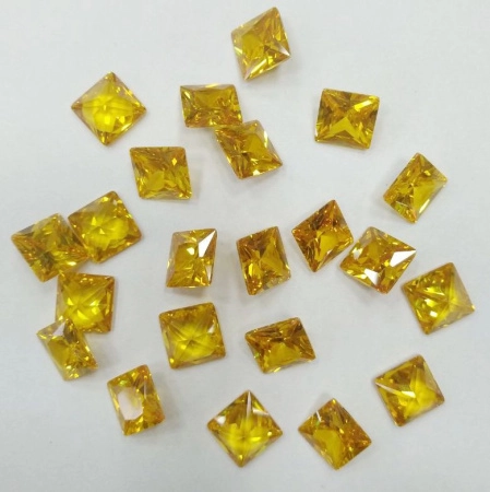 Ювелирный кристалл из фианита, 3х3мм, форма квадрат, янтарно-желтый, 1 шт.