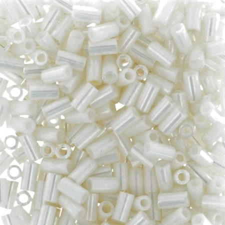 Бисер TOHO Bugle, размер 3мм, цвет #122 (Непрозрачный глянцевый, белый навахо), 10 грамм