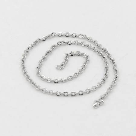 <p>Тонкая цепочка якорного плетения из нержавеющей стали (марка 304: используется в пищевой промышленности, не окисляется). Звенья запаяны, за счет плоской формы довольно сильно блестят. Цена за 1 метр. При заказе нескольких метров отрезается цельным куском.</p>