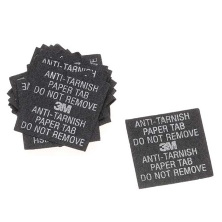 <p>Анти-окислительные защитные вкладыши AntiTarnish Paper из бумаги. Положите такой вкладыш в пакет или коробку с металлическим изделием (изделие не должно касаться вкладыша!), и это изделие не будет темнеть (окисляться). Подходит для серебра, золота, меди, латуни, платины и других металлов. Размер вкладыша 2.5*2.5 см. Произведены в США. Цена за 10 шт.</p>
<p>ВНИМАНИЕ: в некоторых поставках вкладыши черные, без надписей; в некоторых с надписями; вкладыши могут быть слегка помяты.</p>
