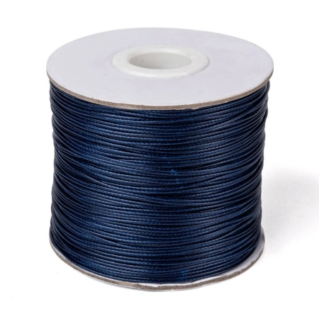 <p>Тонкий плетеный вощеный синтетический (полиэстеровый) шнур, цвет тёмно-синий. Толщина может немного отличаться от заявленной. К этому шнуру лучше брать концевики с внутренним диаметром 0.9-1 мм - в меньший концевик шнур может быть сложно вставить из-за распушенного кончика. Оттенок может отличаться от фотографии. По возможности, продается цельным куском, однако, может поставляться несколькими отрезами. Цена за 10 метров. </p>