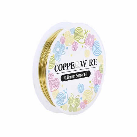 <p>Медная проволока с покрытием золотистого цвета. Оттенок может отличаться от фотографии и в разных поставках. Намотка может состоять из нескольких частей. Цена за катушку около 5 метров.</p><p>Внимание: на покрытии возможны тёмные пятнышки.</p>