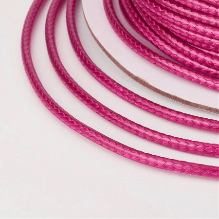 <p>Тонкий плетеный вощеный синтетический (полиэстеровый) шнур, цвет тёмно-розовый, оттенок может отличаться от фотографии. Толщина около 0.5-0.7 мм. По возможности, продается цельным куском, однако, может поставляться несколькими отрезами. Цена за 10 метров.  </p>