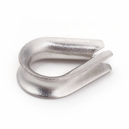 <p>Очень крупные концевики - протекторы из нержавеющей стали для толстого тросика, проволоки, лески, шнура толщиной до 3 мм. Скобы в форме капель с углублением под тросик/шнур сделаны из нержавеющей стали марки 304 (используется в пищевой и медицинской промышленности, не окисляется, не темнеет, не облезает). Оттенок может отличаться от фотографии. Проложив в бороздку тросик (проволоку, шнур, леску) необходимо закрепить две части тросика (проволоки, шнура, лески) при помощи кримпа или завязать узел. Петелька, сформированная при помощи концевика, будет защищена от перетирания. Цена за 5 пар.</p>
