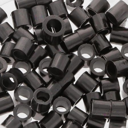 <p>Бюджетные кримпы - трубочки размером примерно 2*2 мм. Внутренний диаметр около 1.2 мм. На кримпах возможны заусенцы, могут попадаться помятые кримпы. Оттенок может отличаться от фотографии и в разных поставках. 
Произведено американской компанией BeadSmith в Китае. Цена за упаковку - около 100 шт (фасуются производителем на вес, без пересчёта и проверки на брак - могут попадаться помятые кримпы, кримпы с заусенцами).</p>