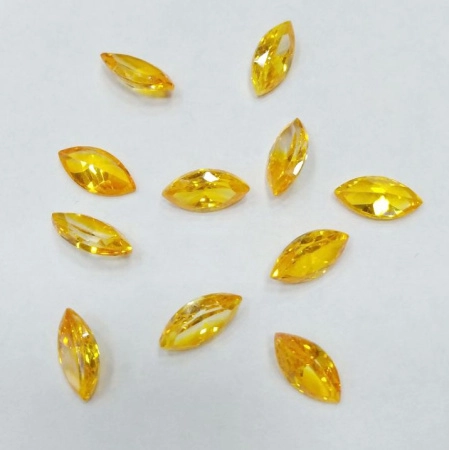Ювелирный кристалл из фианита, 10х5мм, форма челнок, оранжево-желтый, 10 шт. Ювелирный кристалл из фианита, 10х5мм, форма челнок, оранжево-желтый, 10 шт.