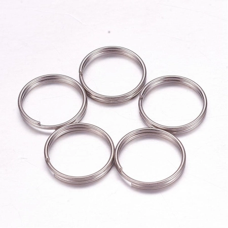<p>Двойные колечки из нержавеющей стали (сталь марки 304: используется в пищевой промышленности, не окисляется). Отлично подойдут в качестве держателей для тяжелых подвесок, брелоков. Толщина проволоки - около 1 мм, толщина двойной части - около 1.9 мм. Оттенок может отличаться от фотографии и в разных поставках. Цена за 40 шт.</p>