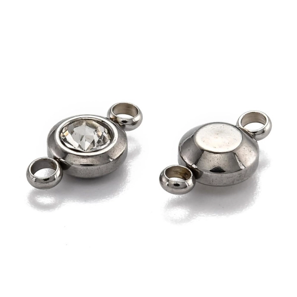 <p>Соединительный элемент - круг из нержавеющей стали марки 304 (используется в пищевой промышленности, не окисляется, не темнеет, не облезает). Коннектор декорирован кристально-прозрачным фианитом (Cubic Zirconia– кубик циркония, CZ). Отлично подойдет для создания нежных, изящных браслетов, серег, колье. Коннекторы в разных поставках могут немного отличаться по форме. Оттенок может отличаться от фотографии и в разных поставках. Цена за 2 шт.</p>