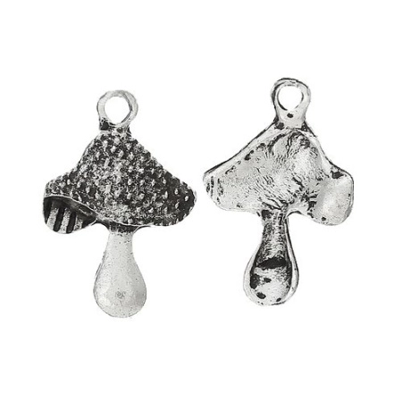 <p>Объемная односторонняя подвеска в форме мухомора, стиль тибетское серебро. На фотографии показана лицевая и тыльная стороны. Базовый материал - бижутерный металлический сплав на основе цинка, сверху - серебристое покрытие с чернением. Оттенок может отличаться от фотографии и в разных поставках. Цена за 1 шт.</p>