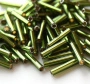 <p>Японский бисер TOHO Bugle (стеклярус Тохо), размер 9мм (толщина около 1.8мм). Прозрачный травянисто-зеленый с серебристой сердцевиной (Silver-Lined Olivine). Оттенок может отличаться от фотографии. Цена за 10 грамм. Среднее количество бисерин в 1 грамме стекляруса Toho 22-24 шт, может сильно варьироваться в зависимости от вида бисера.</p>
