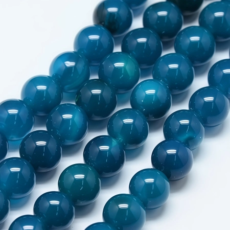 <p>Низка бусин из натурального тонированного камня - агата. Бусины могут немного отличаться по форме и размеру. Оттенок может отличаться от фотографии: в разных поставках цвет варьируется от ярко-синего до цвета морской волны. В низке около 46 бусин. Цена за низку.</p>