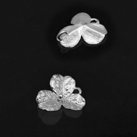 Коннектор, 12х11х3мм, Корея, Клевер со скрытой петелькой, базовый материал - латунь, под матовый родий, 1 шт.